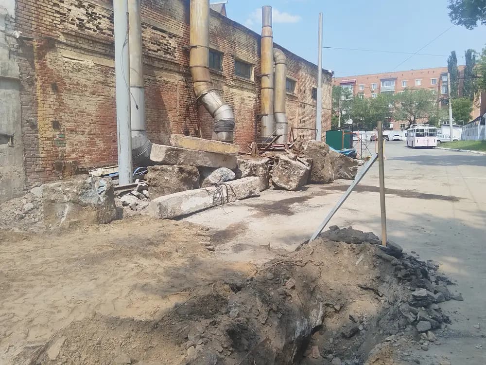 Демонтированные трубы теплового узла