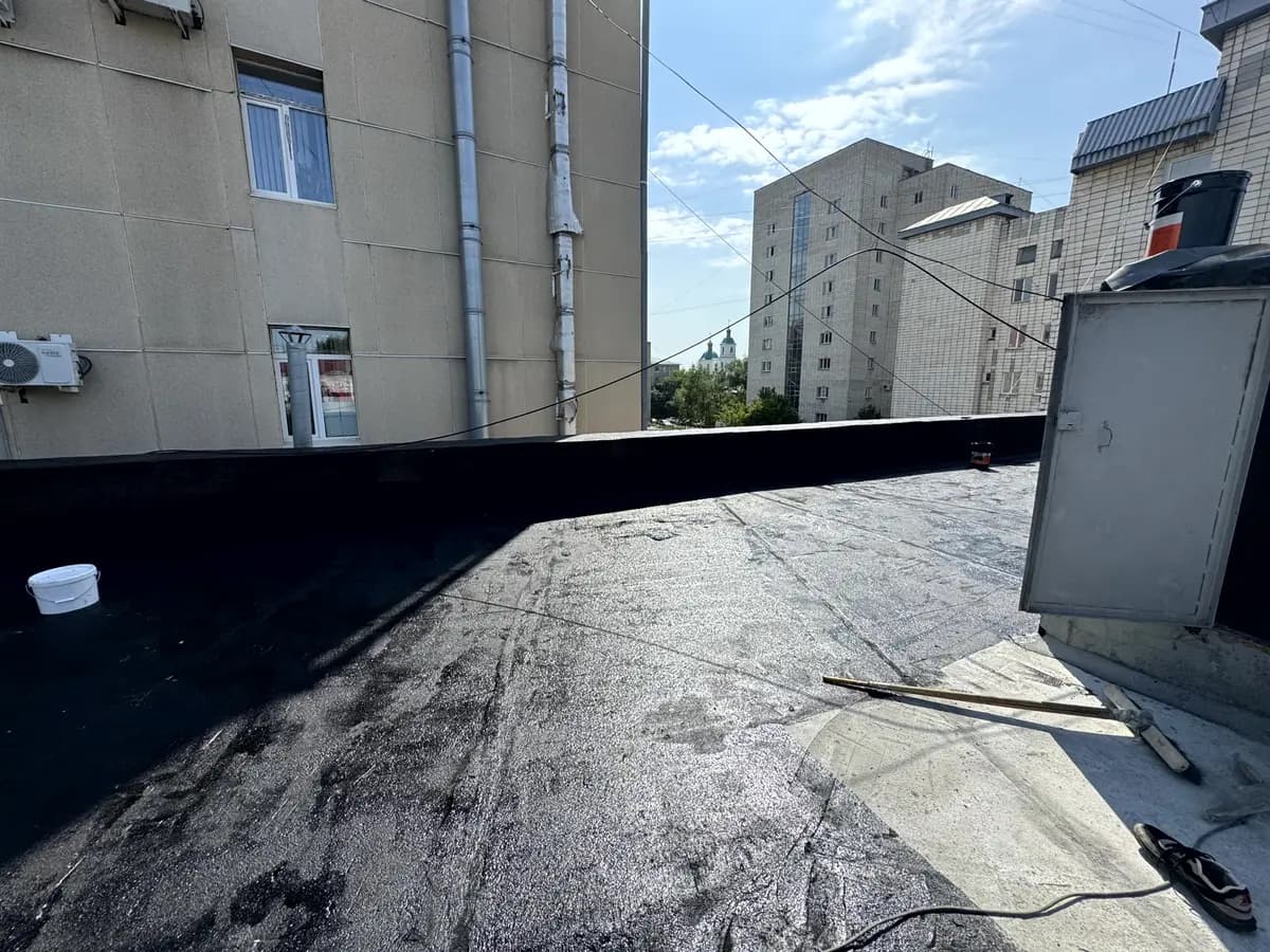 Та же кровля после наплавления нового мембранного покрытия